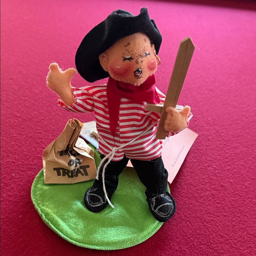 Vintage Halloween Trick or Treater Swashbuckler Pirate Boy 1997 Annalee